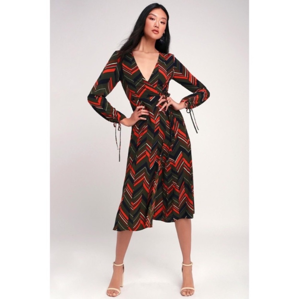 LULUS- 70’s style, faux wrap, midi dress